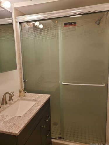 99 Elm St, North Haven CT 06473-2509 exterior