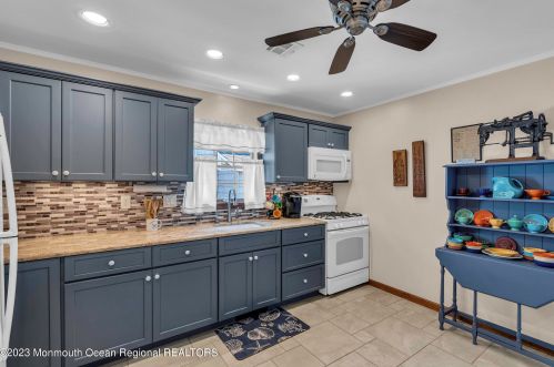 205 Hayes Ct, Lavallette NJ 08735-3110 exterior