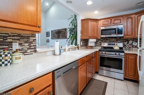 508 Donato Cir, Scotch Plains NJ 07076-1073 exterior