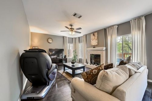 11211 Appletree Ln, Austin TX 78726-1341 exterior