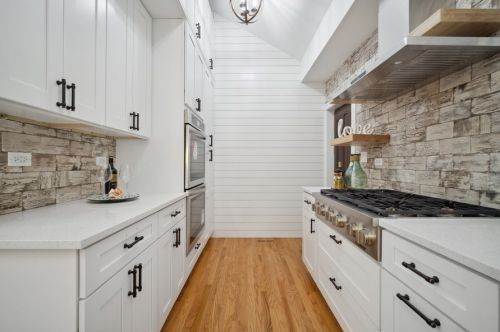 6300 Leroy Ave, Chicago IL  60646-4814 exterior