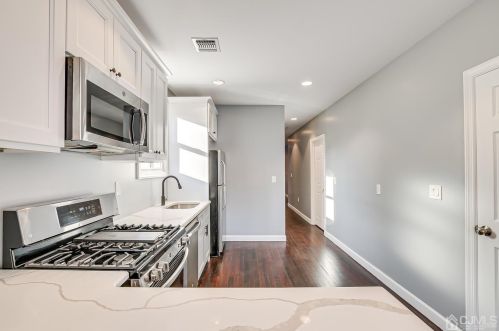 214 Hamilton St, New Brunswick NJ  08901-1846 exterior