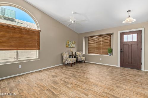 21602 33rd Ln, Phoenix AZ 85051-5942 exterior