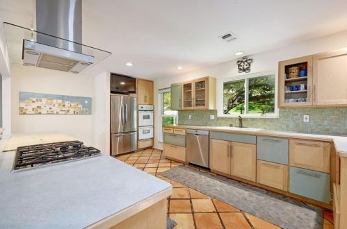 805 Frst Vw Dr, Austin TX 78746-4519 exterior