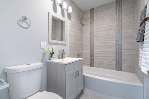 4501 Kilbourn Ave, Chicago IL 60646-5940 exterior