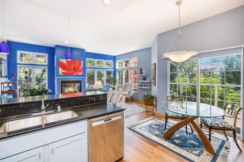 2579 Farwell Ave, Milwaukee WI  53211-4117 exterior