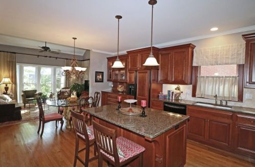 115 Grosvenor Pl, Atlanta GA 30328-4851 exterior