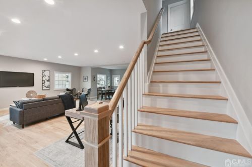 13 Albany St, Edison NJ  08837-3223 exterior