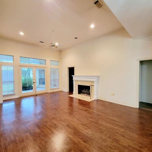 1017 Mccoy Dr, Irving TX  75062-8006 exterior