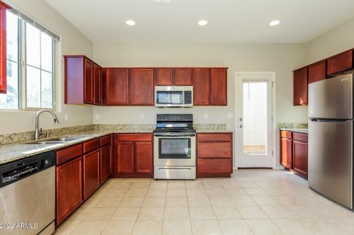 2822 73rd Dr, Phoenix AZ  85035-3256 exterior