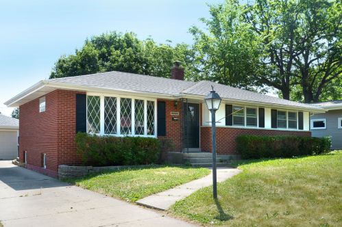 523 Leith Ave, Waukegan, IL 60085-3330