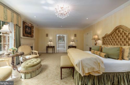 1250 Daleview Dr, Mc Lean VA 22102-1538 exterior