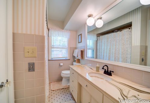 806 Moulton Ave, Meskegon MI 49445-2921 exterior