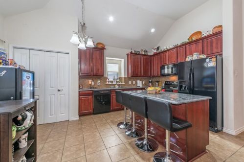 5938 Harbor Glen Dr, Dallas TX 75249-2828 exterior