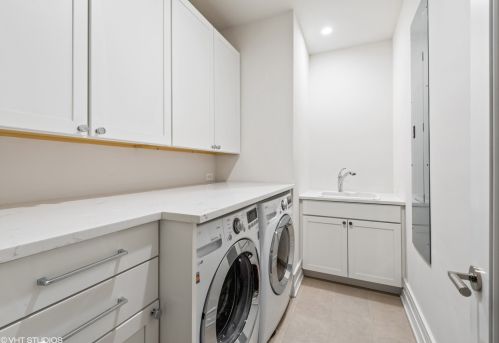 1508 Byron St, Chicago IL 60618-3709 exterior