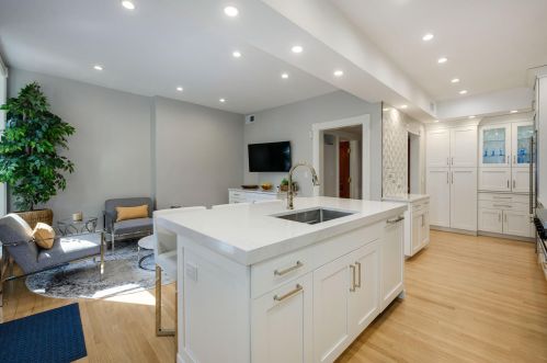 619 Belden Ave, Chicago IL 60614-3305 exterior