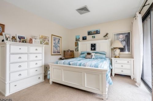 51 Slope, Clinton NJ 08809-1134 exterior