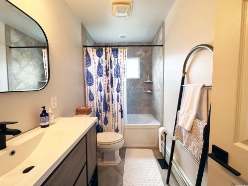 4 Cutchogue Ln, Commack NY  11725-4207 exterior