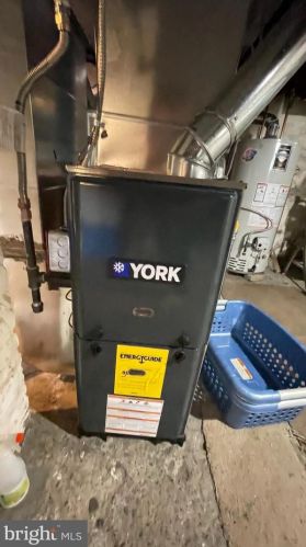 1414 Broad St, Trenton NJ 08610-6036 exterior