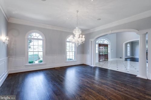 884 Alvermar Rdg Dr, Mc Lean VA 22102-1435 exterior