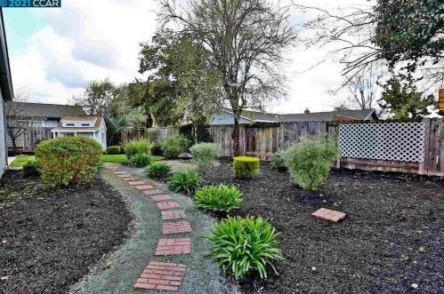 1869 Larkspur Ct, Concord CA 94519-1104 exterior