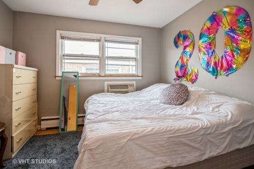 3004 Touhy Ave, Chicago IL 60645-2938 exterior