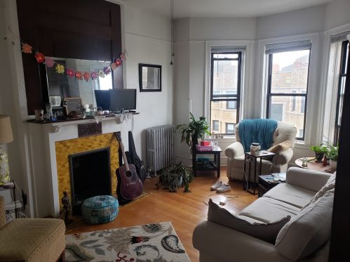 662 Oakdale Ave, Chicago, IL 60657-5310