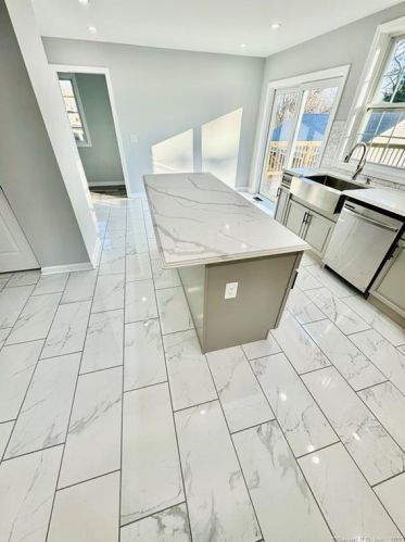 77 Prospect Hill Rd, Windsor CT  06095-1642 exterior