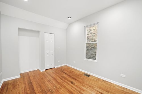 7325 Champlain Ave, Chicago IL 60619-1828 exterior