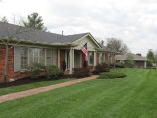 3221 Roxburg Dr, Lexington, KY 40503-3438