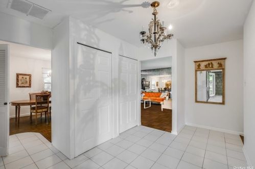 9 Empire Ct, Huntington Station, NY 11746-6700