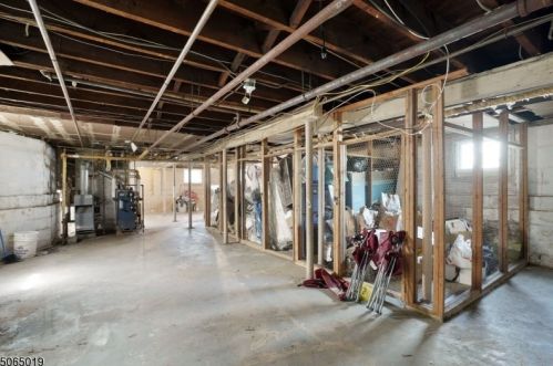 90 Maple St, Town Center NJ  07052-5819 exterior