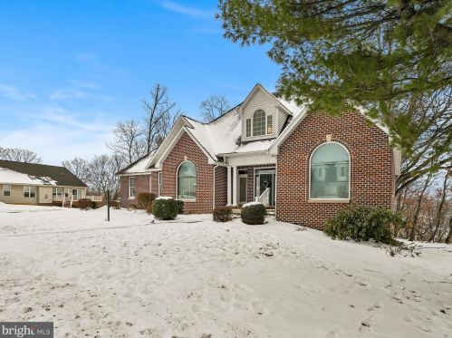 703 Centerfield Dr, Primrose, PA 17901-8893