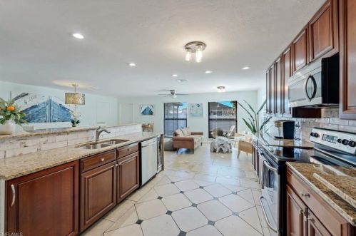 724 102 Ave, Naples FL 34108-3214 exterior