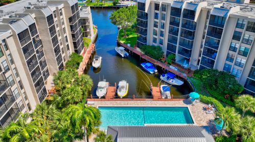 21 Royal Palm Way, Boca Raton FL 33432-7866 exterior