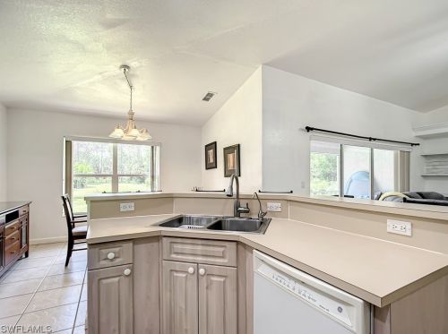 121 29 St, Naples FL 34117-4240 exterior