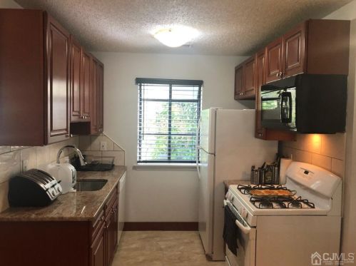 107 Park Gate Dr, Edison NJ  08820-4043 exterior