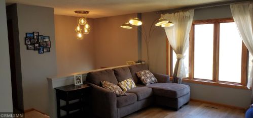 515 Ravoux Rd, Chaska, MN 55318-2474