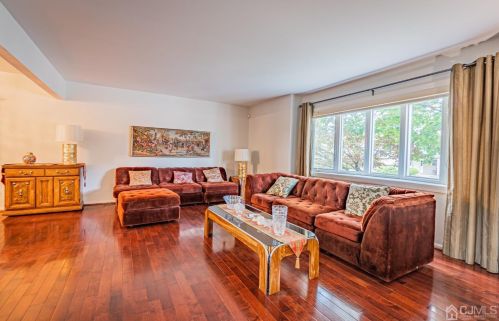 7 Meredith Rd, Edison NJ 08817-2231 exterior