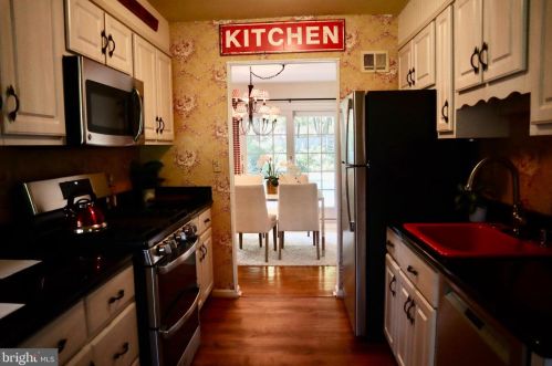 7641 Miller Fall Rd, Rockville MD 20855-1165 exterior