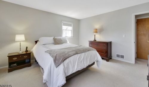 28 Janet Ln, Berkeley Heights NJ 07922-2417 exterior