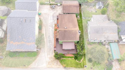 1410 Pne Lk Cir, Montgomery TX 77316-2774 exterior