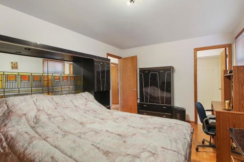 6601 Cornelia Ave, Chicago IL 60618-6035 exterior