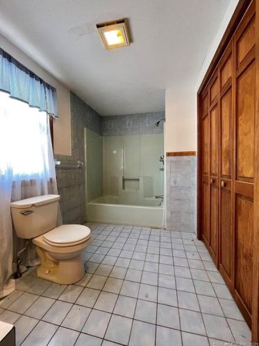 254 Jobs Hl Rd, Ellington CT 06029-2209 exterior