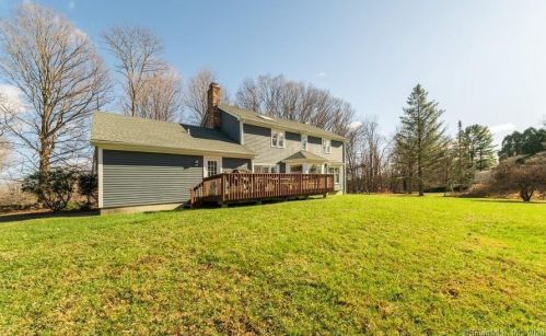 21 Colonial Ln, Ridgefield CT 06877-1921 exterior