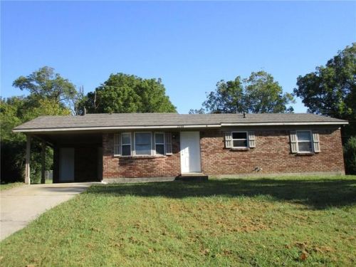 2200 Cottonwood Pl, Springdale AR  72762-7307 exterior