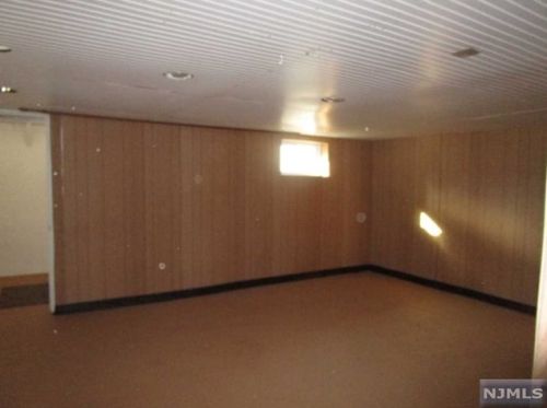 89 Clinton Pl, East Rutherford NJ 07073-1323 exterior