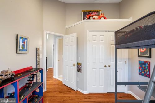 6005 Kestner Cir, Alexandria VA  22315-4834 exterior