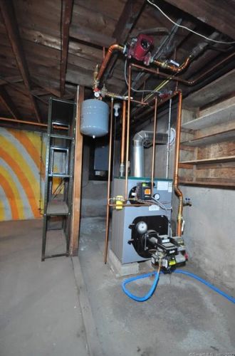 913 Plymouth St, Windsor CT 06095-3713 exterior