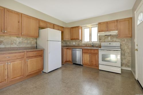 37 Bainbridge Ave, Huntington Station NY 11747-2602 exterior